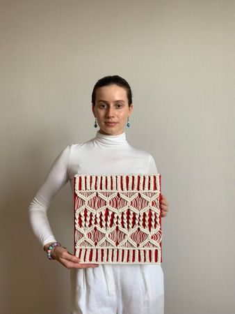 Антонина Осипенко (Вышивка - 
                  30 x 30 см) Красный