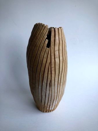 Жанна Сидакова (Скульптура - 
                  14 x 26 см) Ваза "Стойкость"