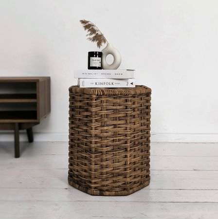 Валерия Корельская (Объект - 
                  40 x 46 см) Журнальный стол "Окто"