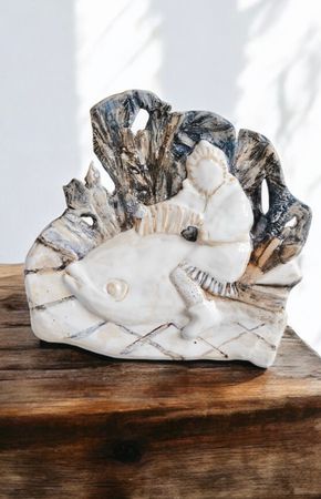 Ольга Самойлова (Скульптура - 
                  30 x 30 см) Девочка на рыбе