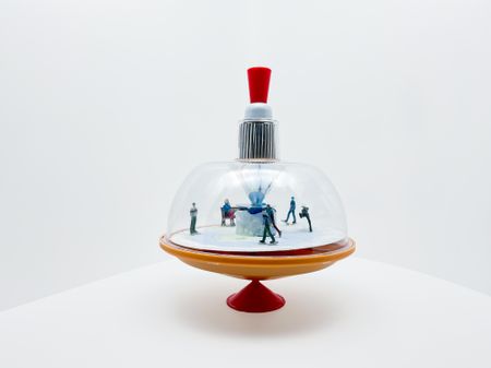 Эрика Савина (Объект - 
                  19 x 23 см) Круговорот