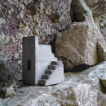 Кирилл Филатов (Скульптура - 
                  5.5 x 9 см) Маяк у высохшего моря\а lighthouse by a dried out sea\le guet 08