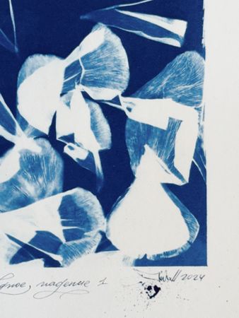 Юлия Милякова (Графика печатная - 
                  30 x 30 см) Свободное падение 1. Серия "Цветы"