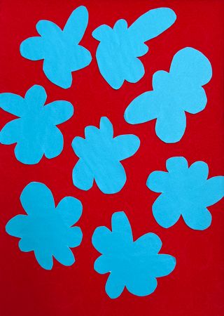 Саша Робинсон (Коллаж / ассамбляж - 
                  21 x 30 см) Коллаж голубые цветы на красном фоне
