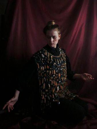 Ирина Ионина (Костюм / одежда  - 
                  60 x 75 см) Доспѣти
