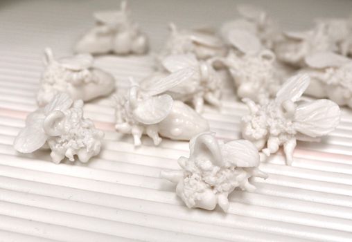 Потусторонняя пчела