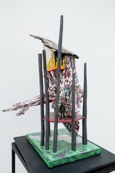 Зеркальная будка для скульптуры